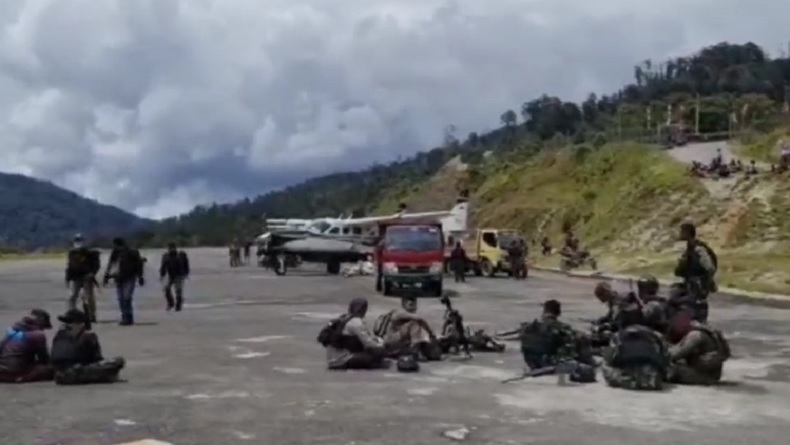 Cegah Serangan Susulan OPM, Personel Gabungan TNI Polri Siaga di Bandara Sinak