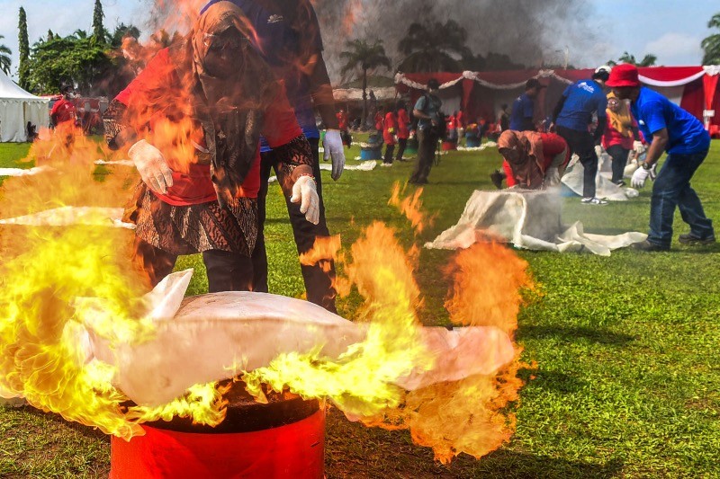 Rekor MURI Simulasi Pemadaman Api - Bagian 1