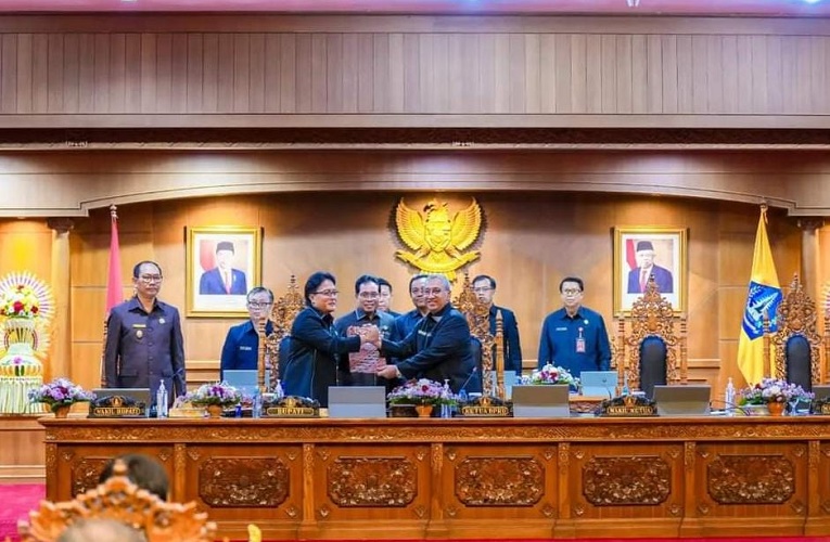 Hadiri Rapat Paripurna DPRD, Bupati Giri Prasta: Selalu Optimistis dengan PAD Badung
