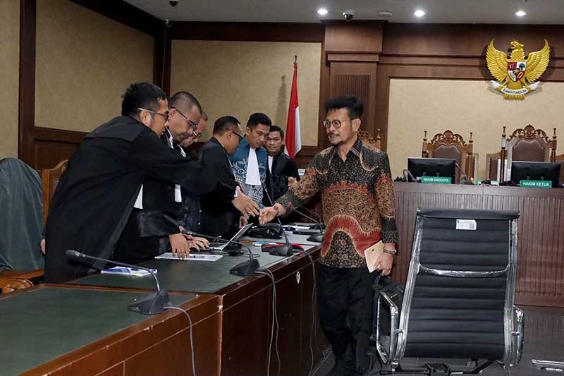 Ekspresi Syahrul Yasin Limpo Divonis 10 Tahun Penjara - Bagian 3