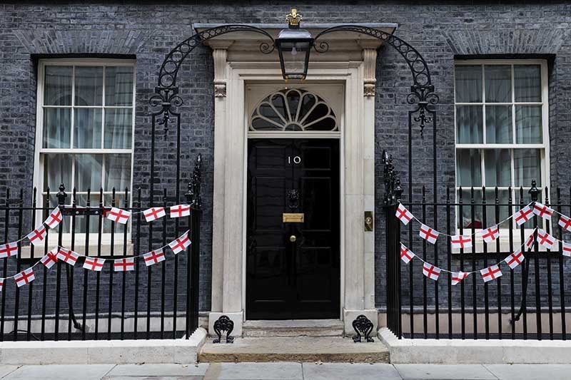 Bendera Inggris Bertebaran di Jalanan Jelang Final Euro 2024 - Bagian 3