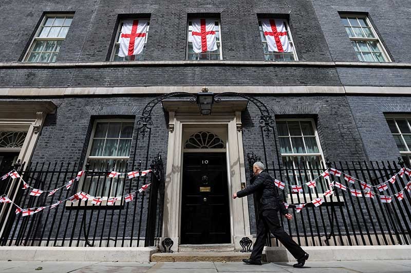 Bendera Inggris Bertebaran di Jalanan Jelang Final Euro 2024 - Bagian 1