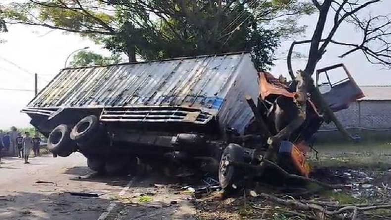 title Kronologi Kecelakaan di Jalur Tengkorak Cianjur, Truk Boks Rem Blong di Jalan Menurun Kronologi Kecelakaan di Jalur Tengkorak Cianjur, Truk Boks Rem Blong di Jalan Menurun