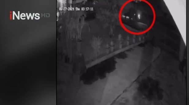 Rekaman CCTV Dua Pembakar Rumah Wartawan di Karo