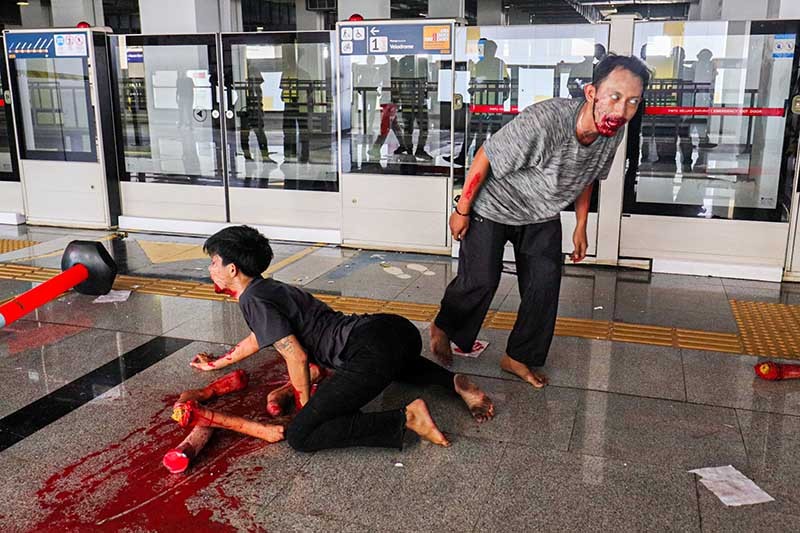 Penampakan Driver Ojol Berubah Wujud Setelah Digigit Penumpang LRT Jakarta - Bagian 3