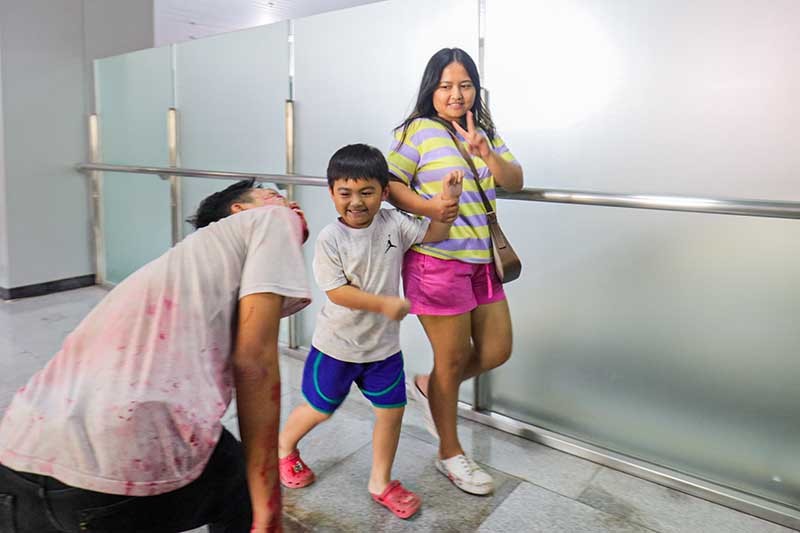 Penampakan Driver Ojol Berubah Wujud Setelah Digigit Penumpang LRT Jakarta - Bagian 6