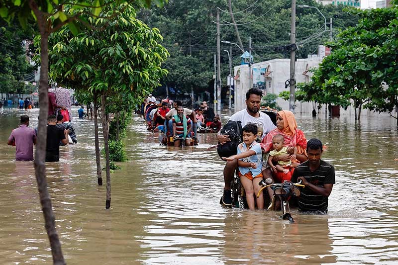 Bangladesh Masih Dilanda Banjir, Puluhan Ribu Orang Mengungsi - Bagian 1
