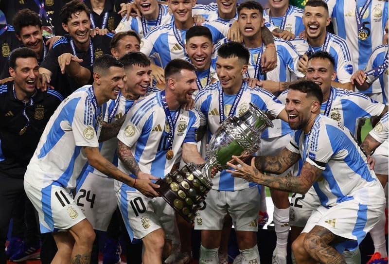 Lionel Messi dkk Angkat Trofi Copa America 2024 - Bagian 3