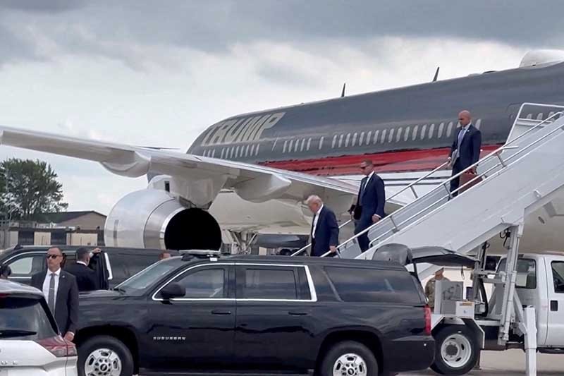 Penampakan Donald Trump Kembali Beraktivitas Setelah Insiden Penembakan - Bagian 2