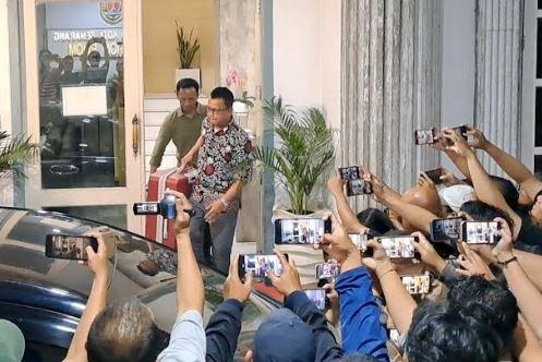 KPK Angkut 2 Koper Besar dari Ruang Kerja Wali Kota Semarang