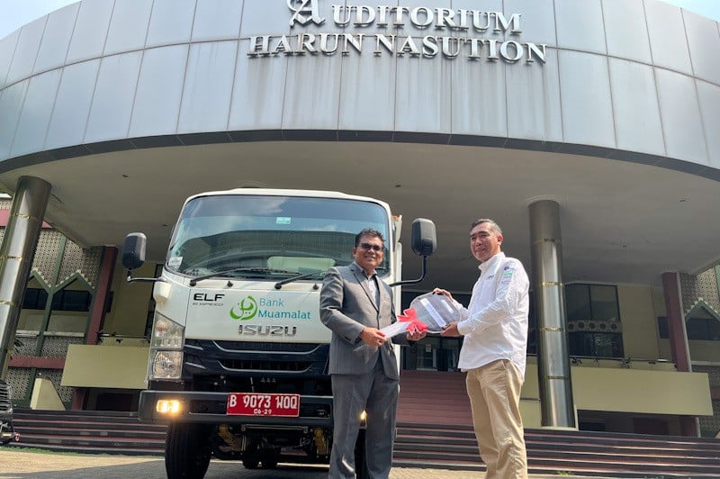 Bank Muamalat dan BMM Salurkan Beasiswa Pendidikan kepada Siswa Berprestasi - Bagian 3