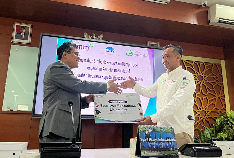 Bank Muamalat dan BMM Salurkan Beasiswa Pendidikan kepada Siswa Berprestasi - Bagian 1