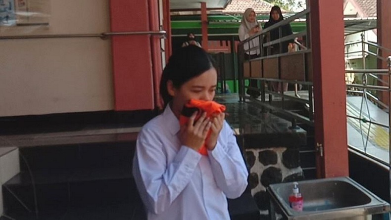 Baby Sitter yang Viral Aniaya Anak Selebgram Aghnia Punjabi Menangis Bacakan Pleidoi