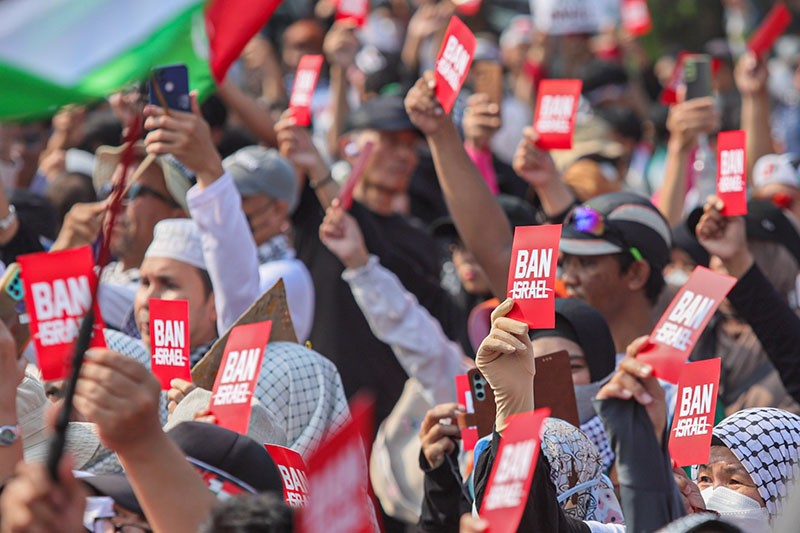 Ribuan Massa Berikan Israel Kartu Merah dan Diusir dari Olimpiade Paris 2024 - Bagian 1