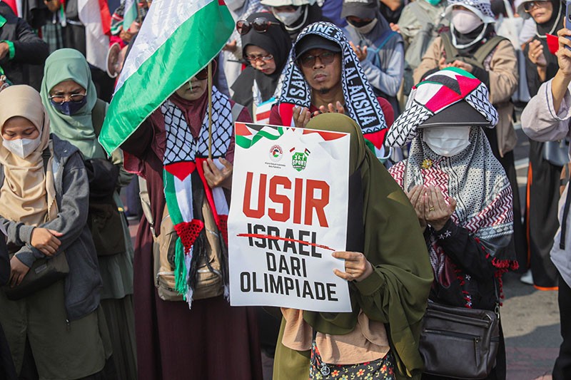 Ribuan Massa Berikan Israel Kartu Merah dan Diusir dari Olimpiade Paris 2024 - Bagian 2