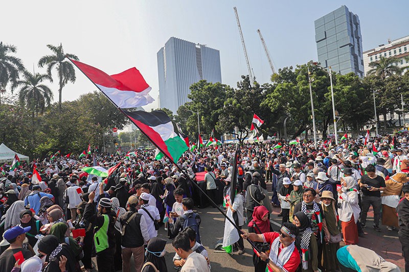 Ribuan Massa Berikan Israel Kartu Merah dan Diusir dari Olimpiade Paris 2024 - Bagian 3
