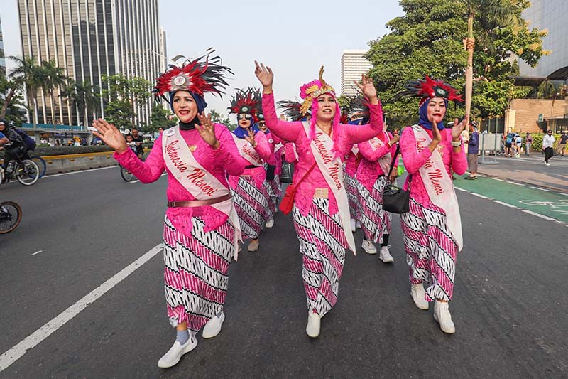 Ratusan Ibu-Ibu Parade Sambut Hari Kebaya Nasional 2024 - Bagian 1