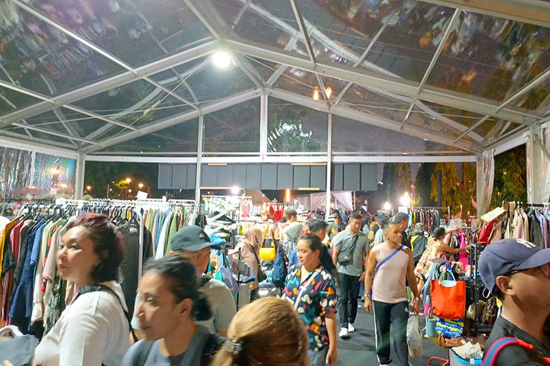 Antusiasme Pengunjung Datang ke Pasar Malam di Senayan - Bagian 5