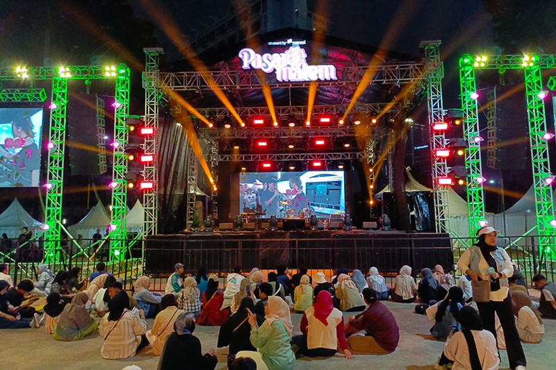 Antusiasme Pengunjung Datang ke Pasar Malam di Senayan - Bagian 4
