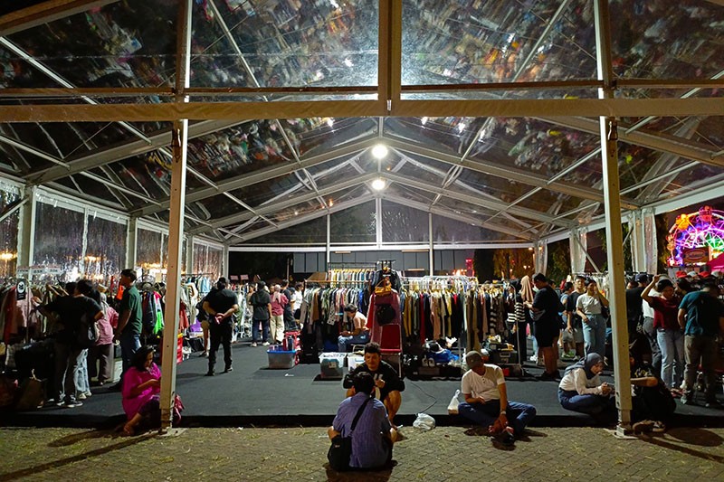 Antusiasme Pengunjung Datang ke Pasar Malam di Senayan - Bagian 3