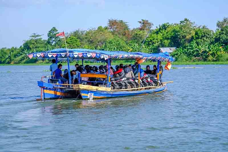 Jasa Penyeberangan Perahu di Sungai Jeneberang Gowa - Bagian 3