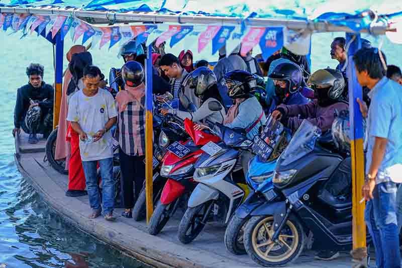 Jasa Penyeberangan Perahu di Sungai Jeneberang Gowa - Bagian 4