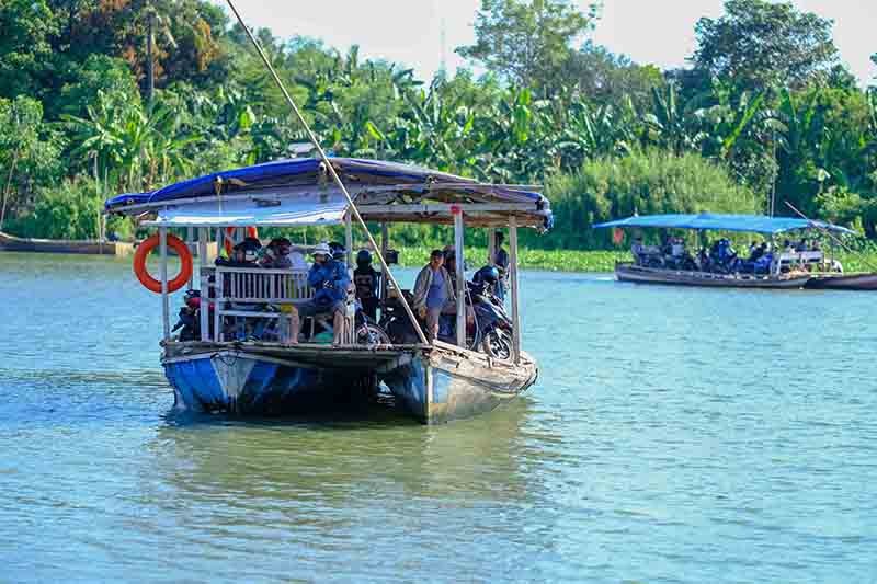 Jasa Penyeberangan Perahu di Sungai Jeneberang Gowa - Bagian 5