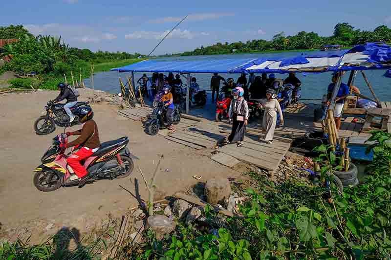 Jasa Penyeberangan Perahu di Sungai Jeneberang Gowa - Bagian 2