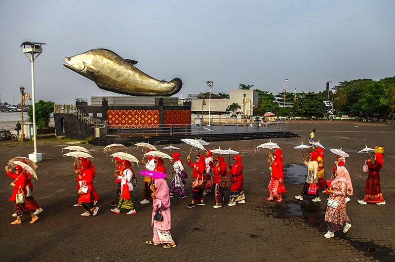 Peragaan Busana Kebaya di Pinggir Sungai Musi - Bagian 4