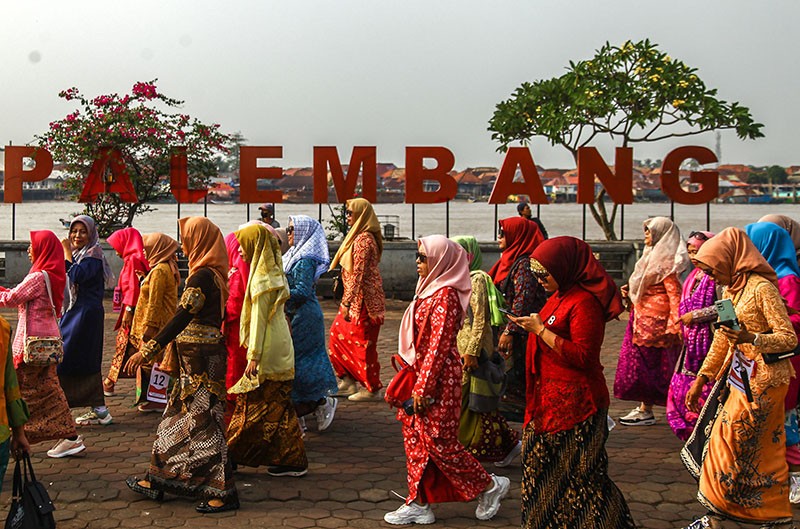 Peragaan Busana Kebaya di Pinggir Sungai Musi - Bagian 2