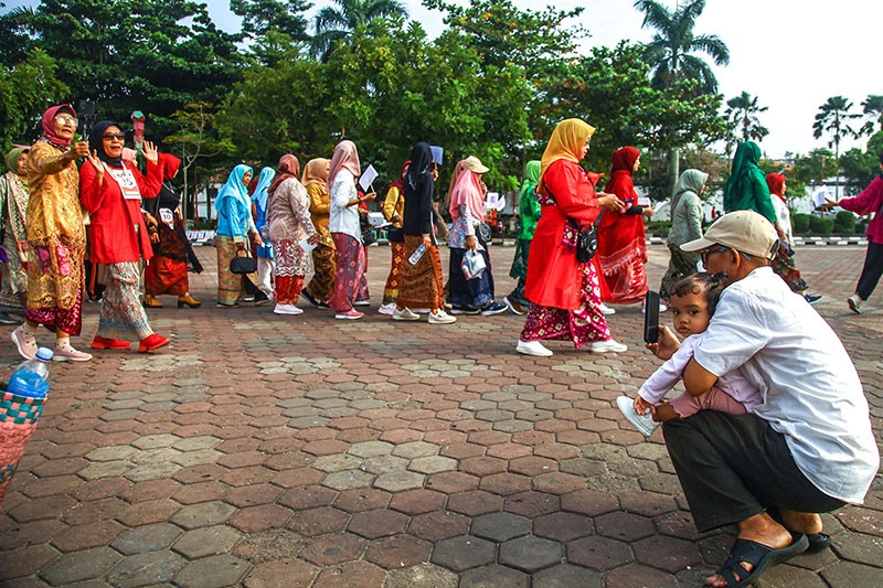 Peragaan Busana Kebaya di Pinggir Sungai Musi - Bagian 5