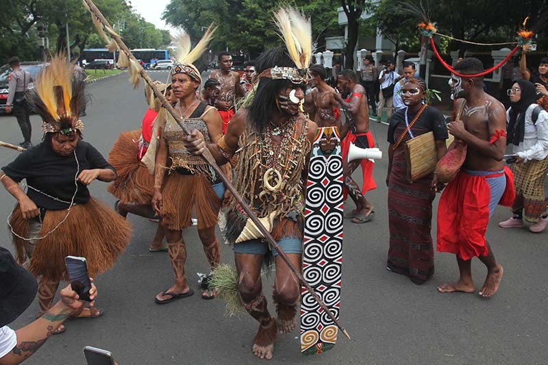 Perwakilan Masyarakat Dua Suku di Papua Datangi Mahkamah Agung - Bagian 2