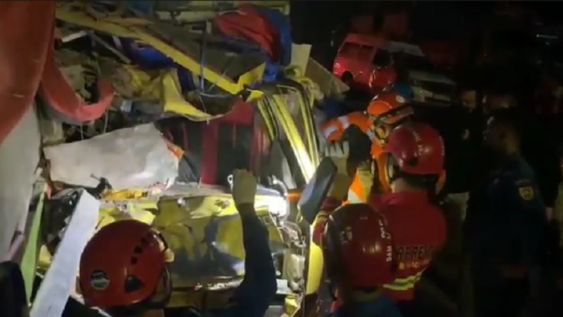 Kronologi 3 Kendaraan Kecelakaan Maut di Kebumen, Truk Mitsubishi Hilang Kendali