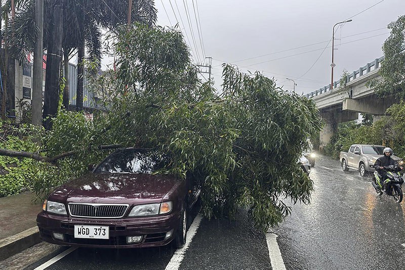 Filipina Dihantam Topan Gaemi, Jalanan Kota Manila Bak Sungai Deras - Bagian 4