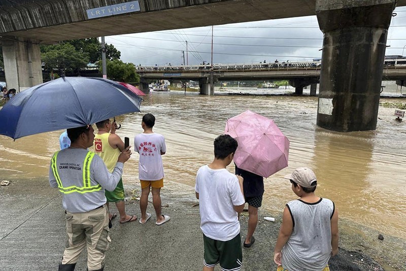 Filipina Dihantam Topan Gaemi, Jalanan Kota Manila Bak Sungai Deras - Bagian 2
