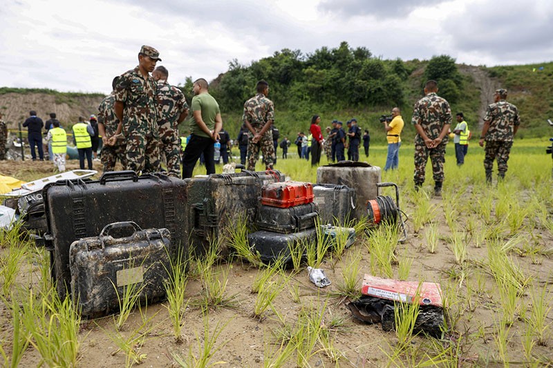Penampakan Puing Pesawat Jatuh Bawa 19 Penumpang di Nepal - Bagian 3
