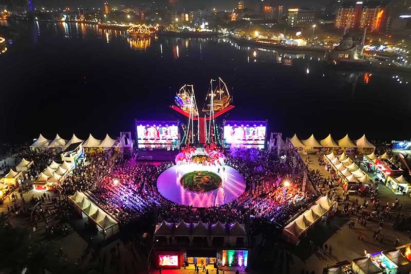 Pembukaan F8 Makassar 2024 Diisi Pentas Seni 18 Negara Sahabat - Bagian 1