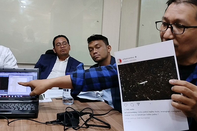 Fotografer Senior Arbain Rambey Disomasi Gegara Tuduhan Foto Palsu - Bagian 2