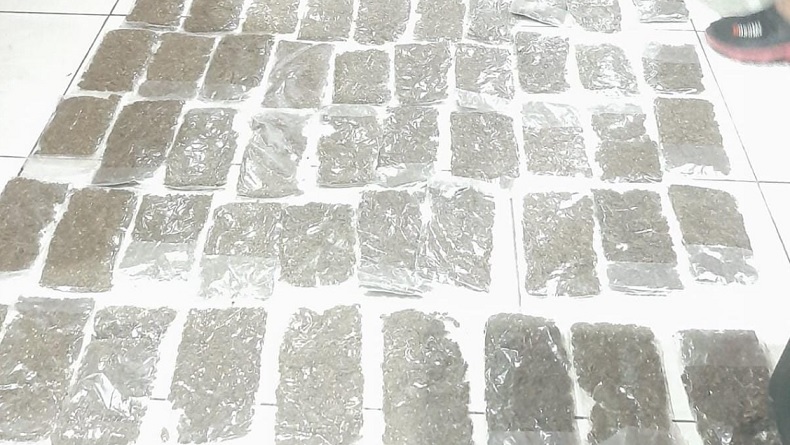 3 Orang Ditangkap Polda Papua, Ratusan Plastik dan 2,6 Kg Ganja Disita