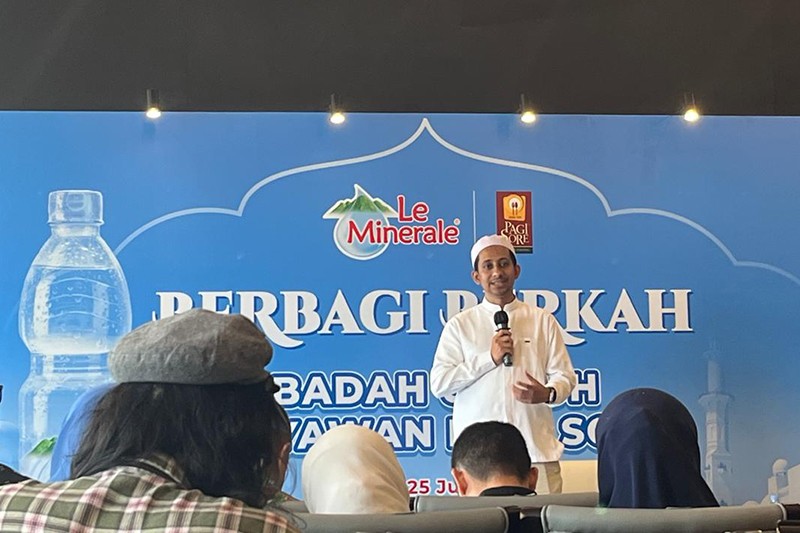 Alhamdulillah, 7 Karyawan Restoran Masakan Padang Dapat Hadiah Umrah - Bagian 5