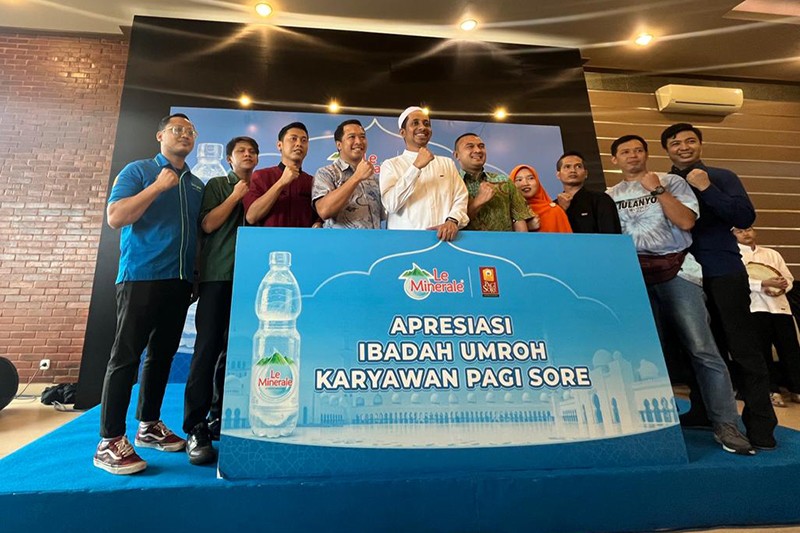 Alhamdulillah, 7 Karyawan Restoran Masakan Padang Dapat Hadiah Umrah - Bagian 2