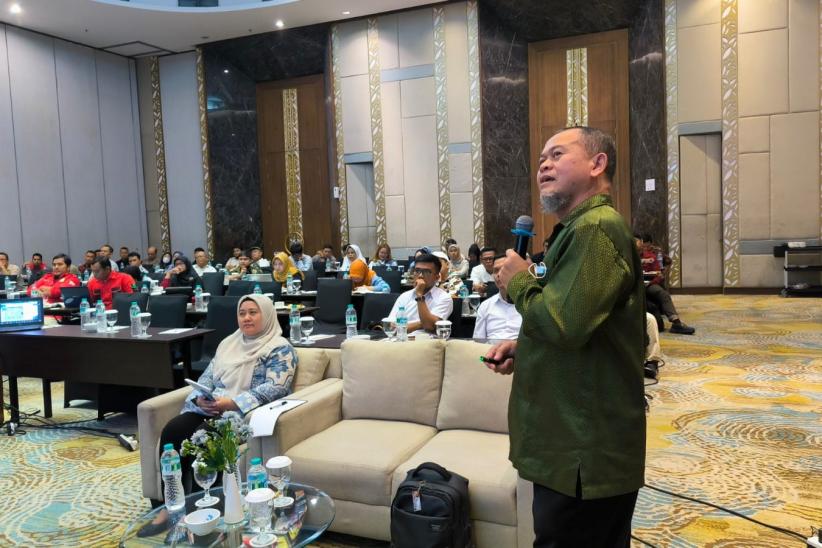 Sosialisasi Pengelolaan Limbah B3 Berbasis Online untuk Dunia Usaha - Bagian 2