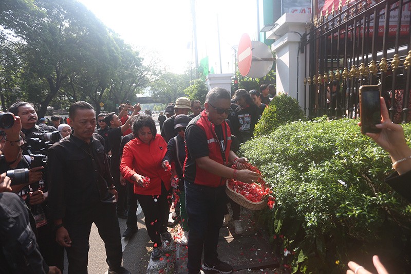 Tabur Bunga Peringati Peristiwa Kudatuli - Bagian 2