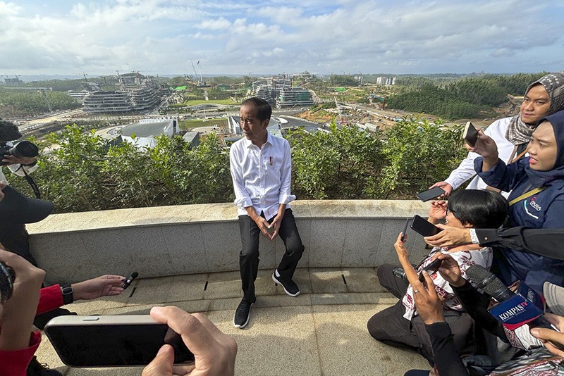 Momen Presiden Jokowi Hari Pertama Bekerja di IKN  - Bagian 1