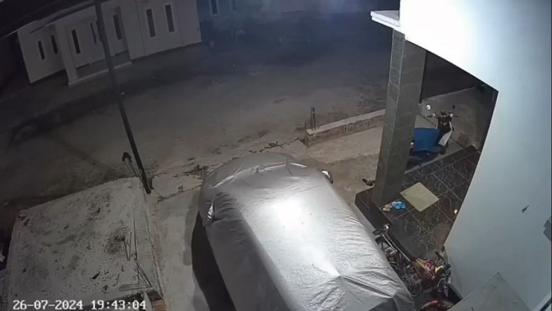 Teror Ketuk Pintu saat Tengah Malam Hantui Warga Sampit, Terekam CCTV Tak Ada Orang