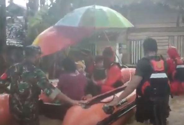 Banjir 1 Meter Rendam 5 Desa di Konawe Utara, Ratusan Warga Terjebak Dievakuasi