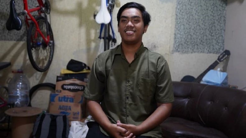 title Kisah Inspiratif Damar, Anak Tukang Bengkel Kuliah Gratis di Kedokteran UGM Lewat SNBP Kisah Inspiratif Damar, Anak Tukang Bengkel Kuliah Gratis di Kedokteran UGM Lewat SNBP