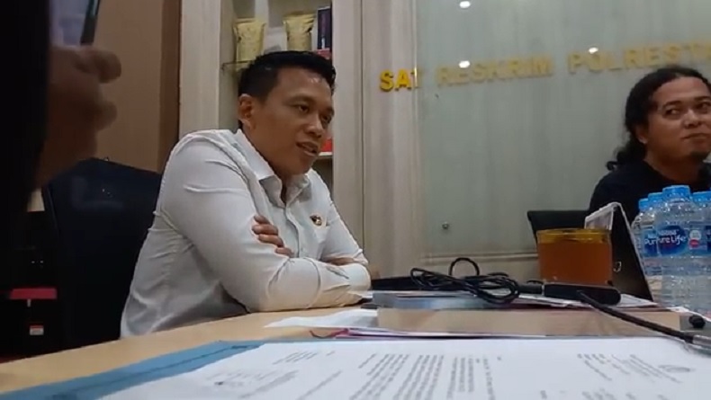 title Kasus Perempuan Tewas Terjatuh dari Lantai 3, Pemilik K-Gym di Pontianak Ditahan Kasus Perempuan Tewas Terjatuh dari Lantai 3, Pemilik K-Gym di Pontianak Ditahan