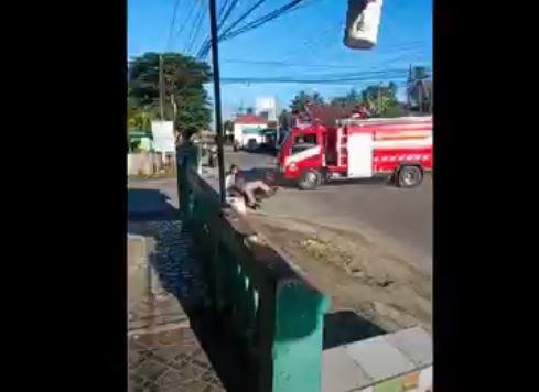 Viral Mobil Damkar Tabrak Polisi di Bone Bolango hingga Terpental 5 Meter