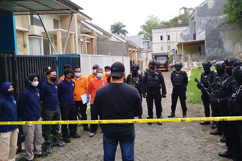 Densus 88 Geledah Rumah Terduga Teroris di Kota Batu - Bagian 1
